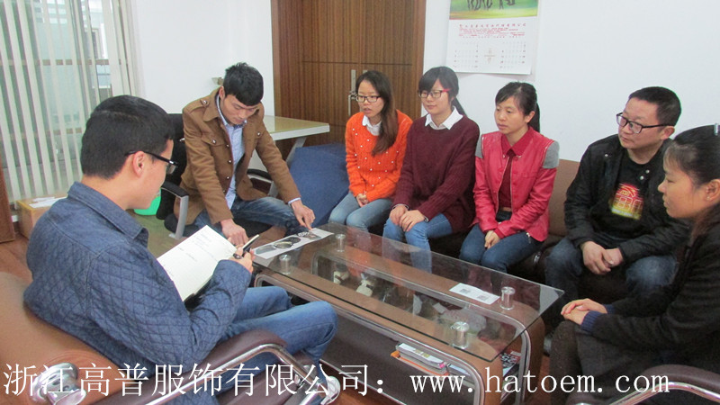義烏市“清山河，美商城”，20年老帽廠黨員參加義工活動