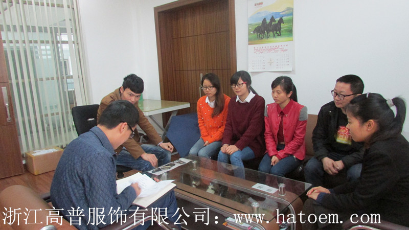 義烏市“清山河，美商城”，20年老帽廠黨員參加義工活動